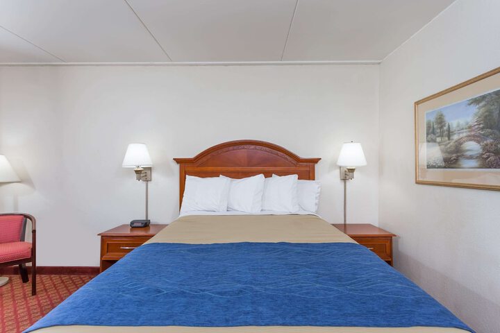 Room 17 of 24
