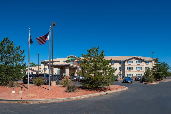 Holiday Inn Express Farmington - Bloomfield by IHG