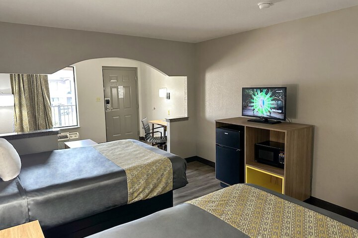 Room 35 of 47