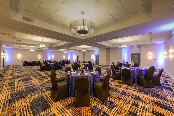 Ballroom/Hall 76 of 81