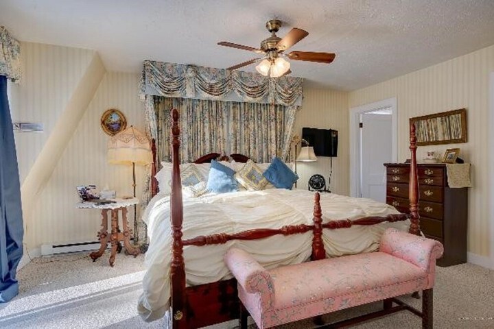 Room 18 of 36
