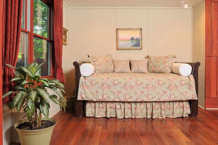 1795 Acorn Inn B & B