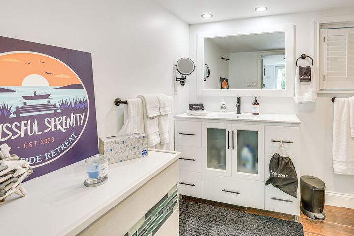 Family Home w / Hot Tub: 1/2 Mi to Lake Milton