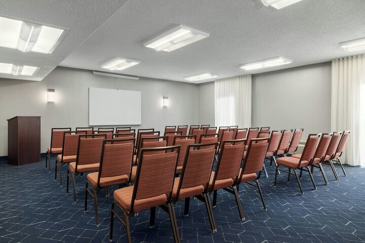 Courtyard by Marriott Dallas-Fort Worth / Bedford