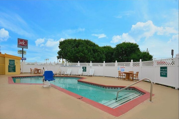 Pool 10 of 65