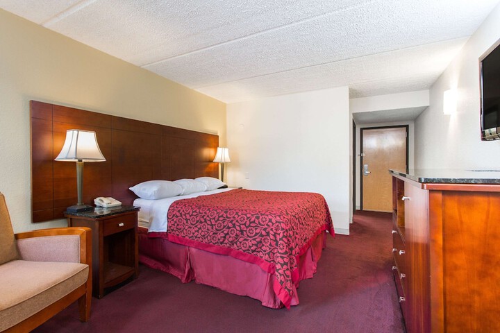 Room 8 of 15