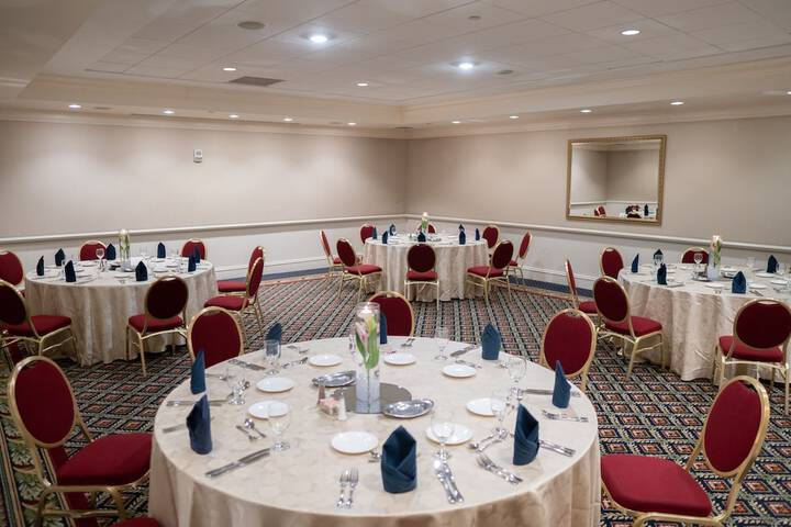 Ballroom/Hall 22 of 30