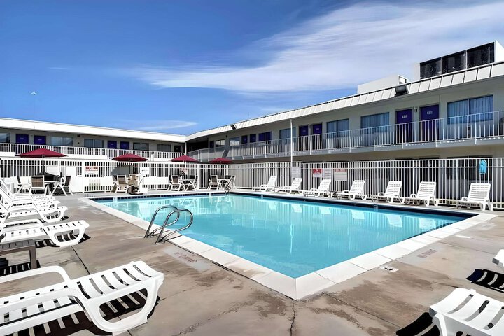 Pool 4 of 9