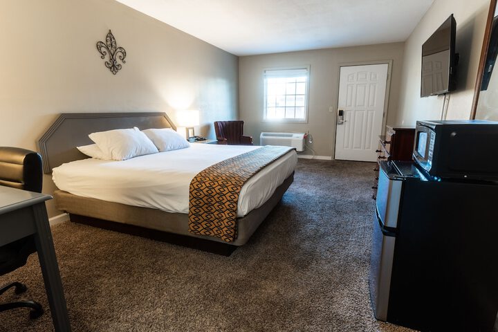 Room 8 of 9