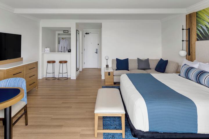 Room 43 of 118
