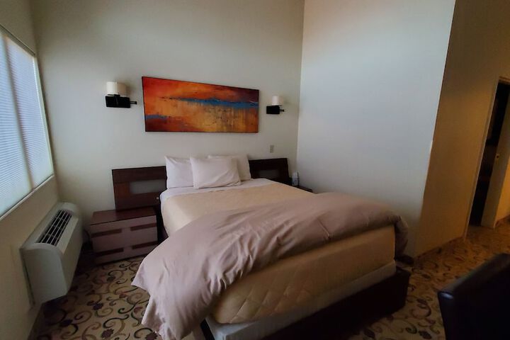 Room 100 of 208