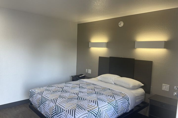 Room 32 of 59