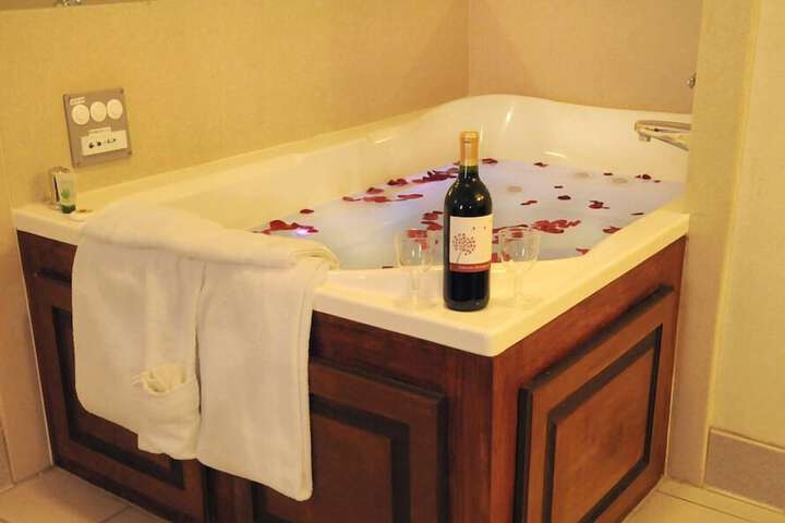 Hot Tub 57 of 60