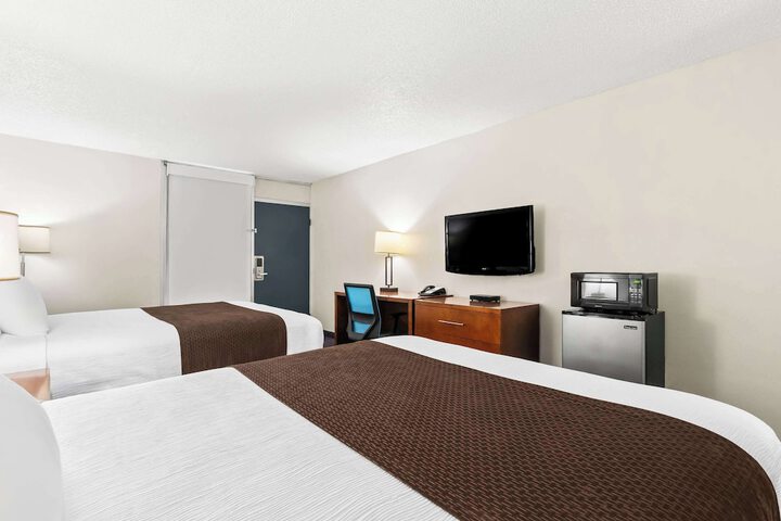 Room 26 of 33