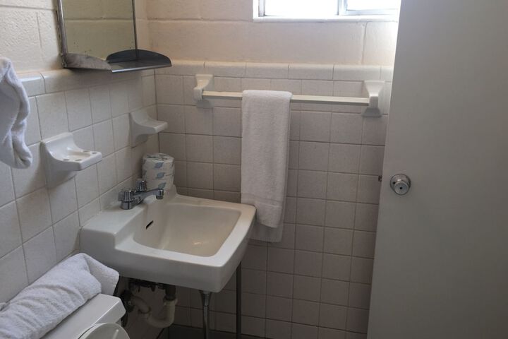 Room 34 of 62