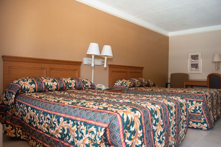 Room 7 of 9