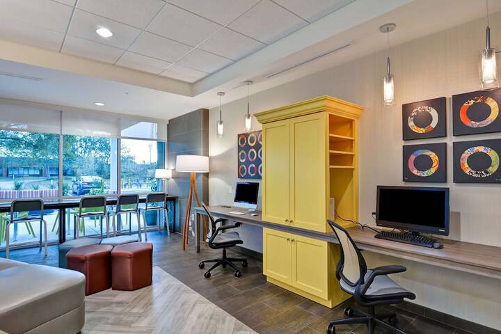 Business Center 37 of 37