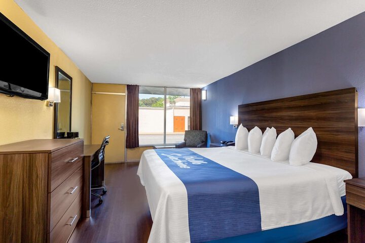 Room 7 of 20