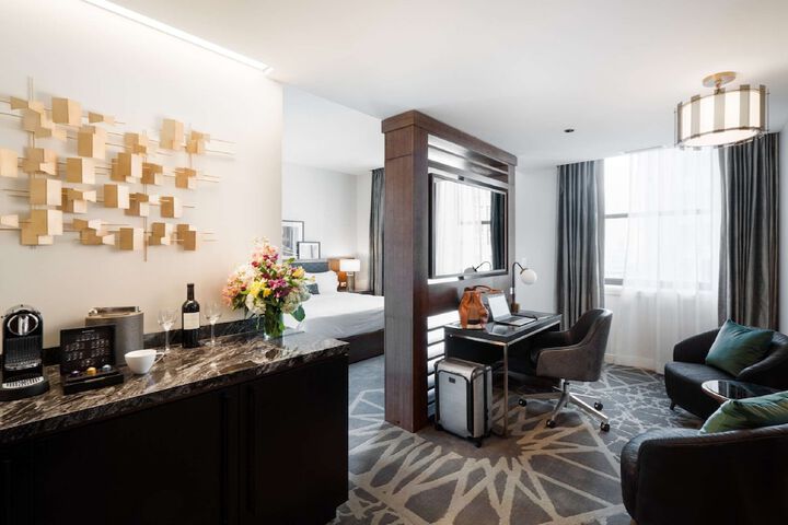LondonHouse Chicago Curio Collection by Hilton
