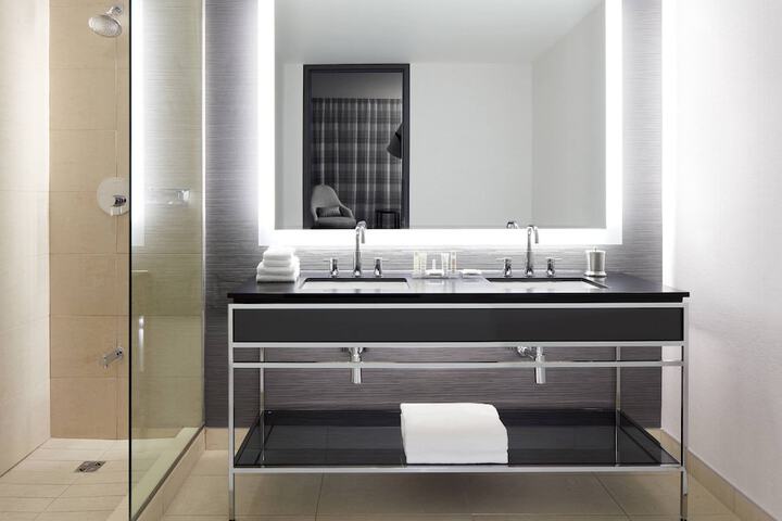 Montreal Airport Marriott In-Terminal Hotel