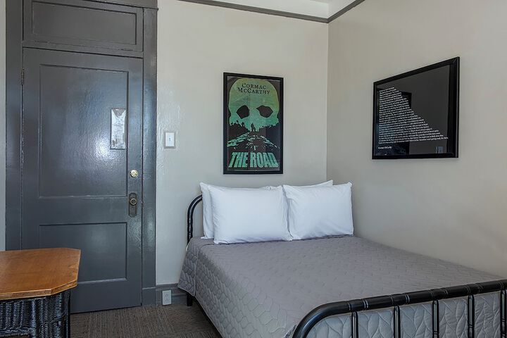 Room 100 of 166
