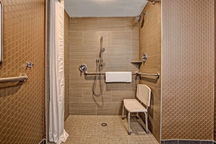 DoubleTree by Hilton Hotel Decatur Riverfront
