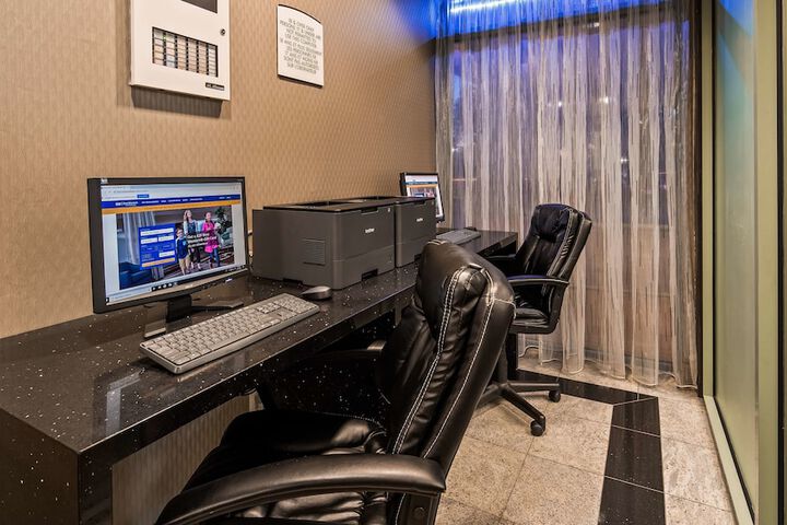 Business Center 30 of 31