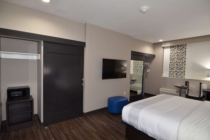 Room 13 of 24