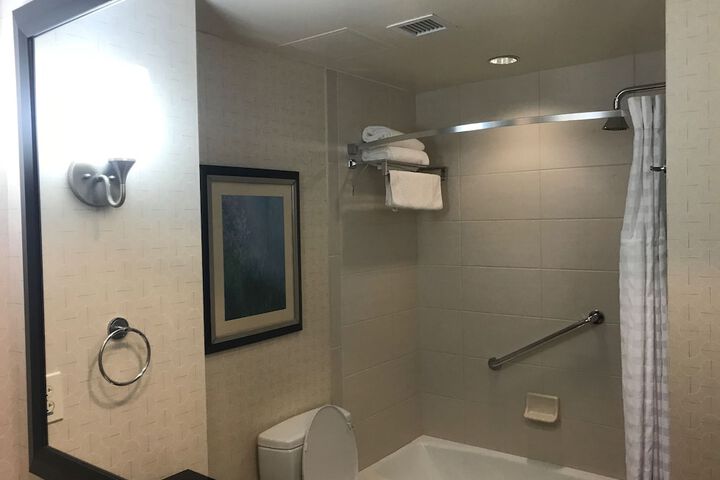 Room 42 of 99