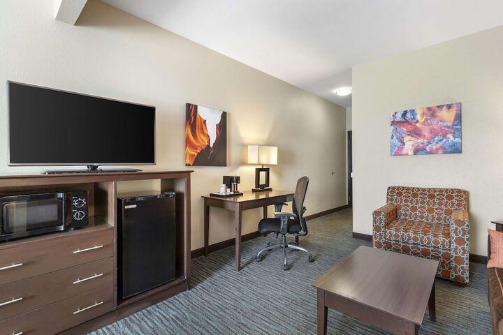 Room 7 of 32