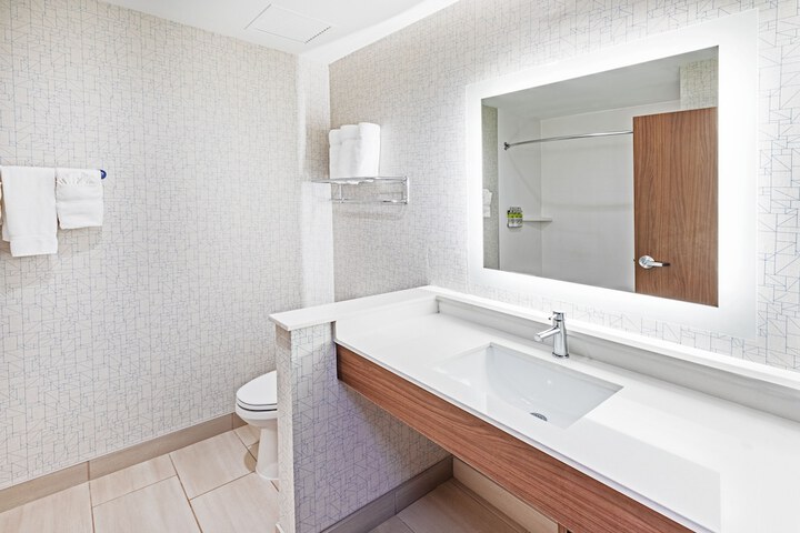 Holiday Inn Express & Suites Stafford NW - Sugar Land by IHG