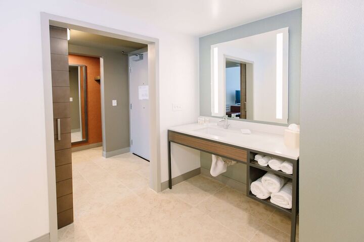Room 15 of 47