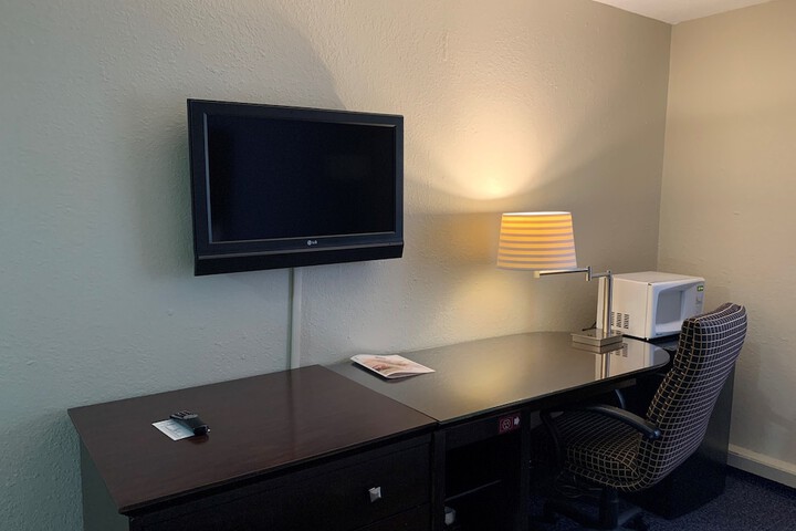 Room 11 of 24