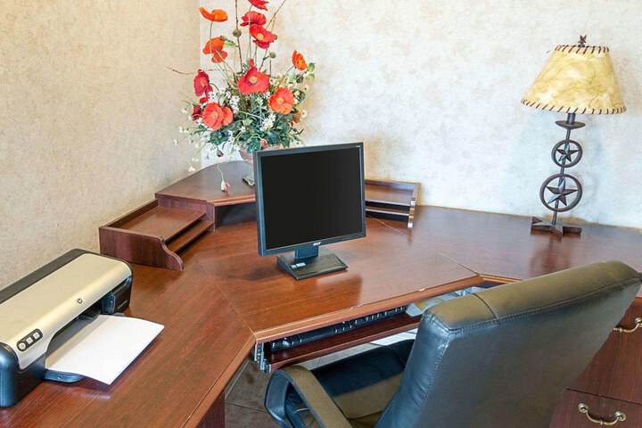 Econo Lodge Hillsboro I-35