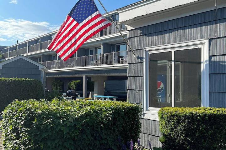 Grand Beach Inn