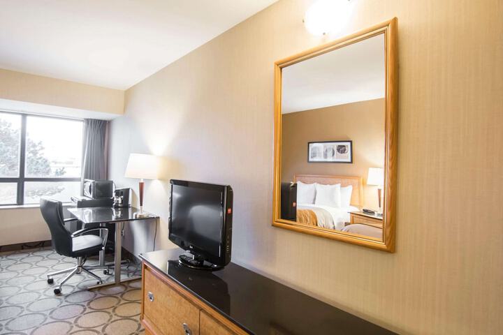 Room 33 of 48