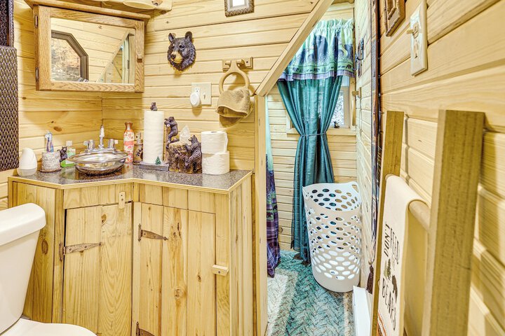 Carrollton Cabin w / Patio & Fire Pit!