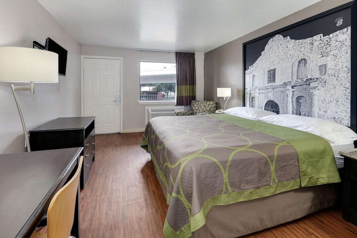 Room 41 of 46