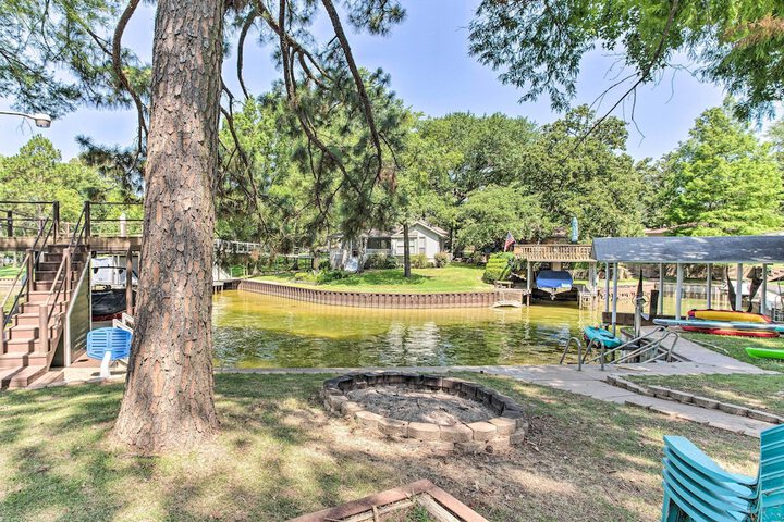 Tool Waterfront Home w / Hot Tub & Fire Pit!