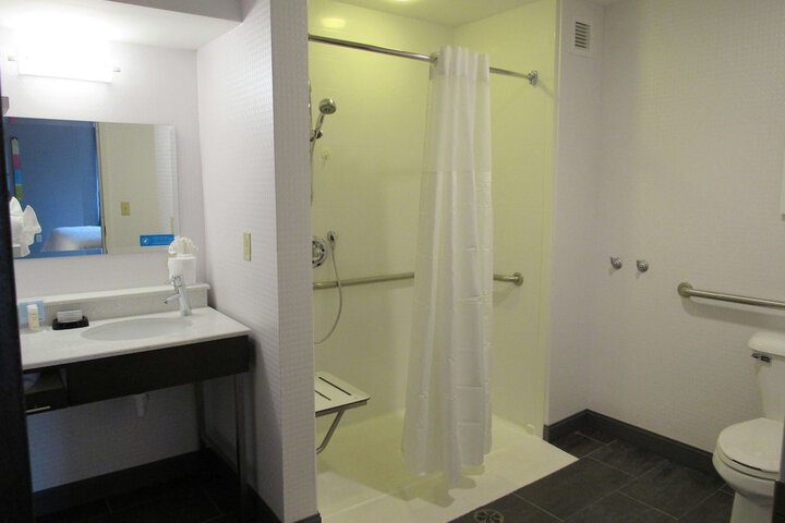 Room 127 of 169