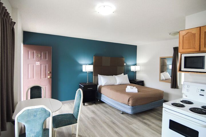 Shoreline Resort