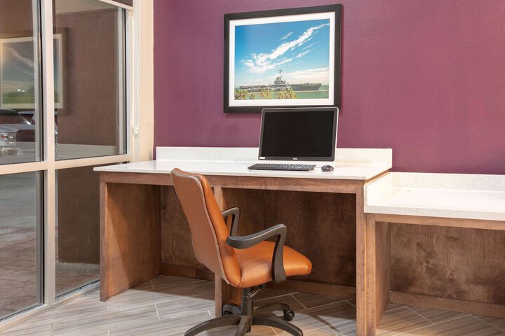 Business Center 38 of 40