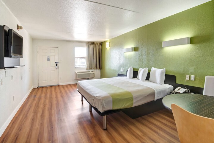 Room 27 of 30