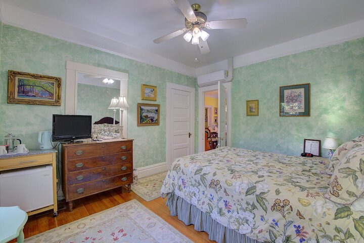 Room 112 of 156
