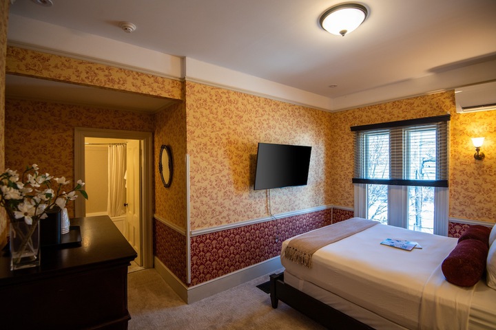 Room 9 of 143