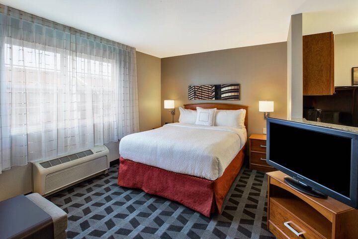 Room 13 of 30