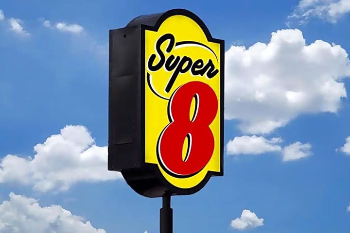Super 8 by Wyndham Youngstown / Girard