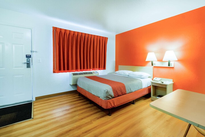 Room 23 of 29