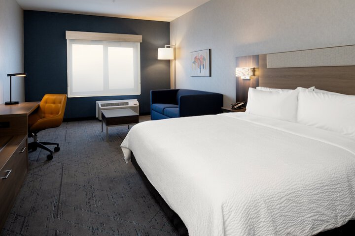 Room 34 of 62
