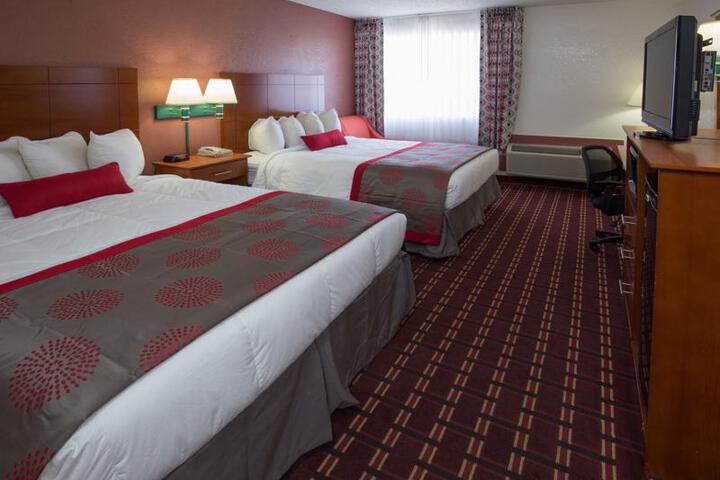 RAMADA BY WYNDHAM MEDFORD HOTEL AND CONF